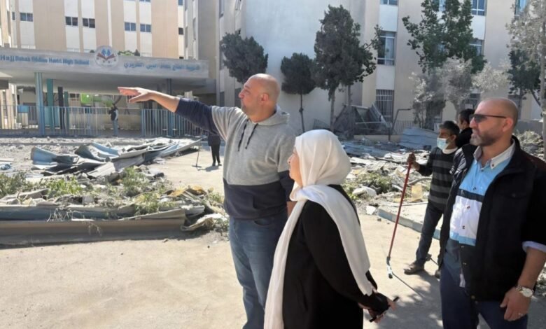 السيدة بهية الحريري تتفقد ثانوية الحاج بهاء الدين الحريري وتستقبل في دارتها الأب فرنسيس