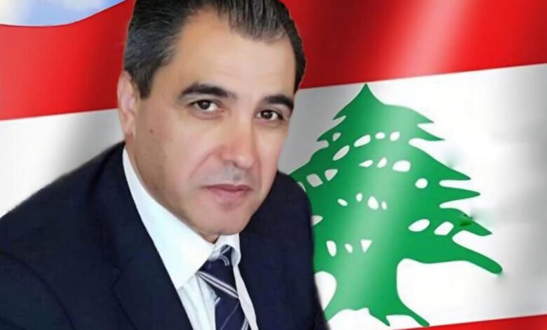طريق الموت بين بيروت والبقاع... حفرة كادت تودي بحياة الحاج فادي يونس ودعوة لوزير الأشغال للإستقالة.