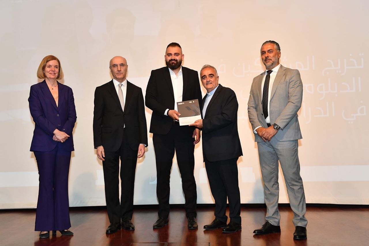 وزير الداخلية والبلديات يرعى حفل تخريج في جامعة سيدة اللويزة.