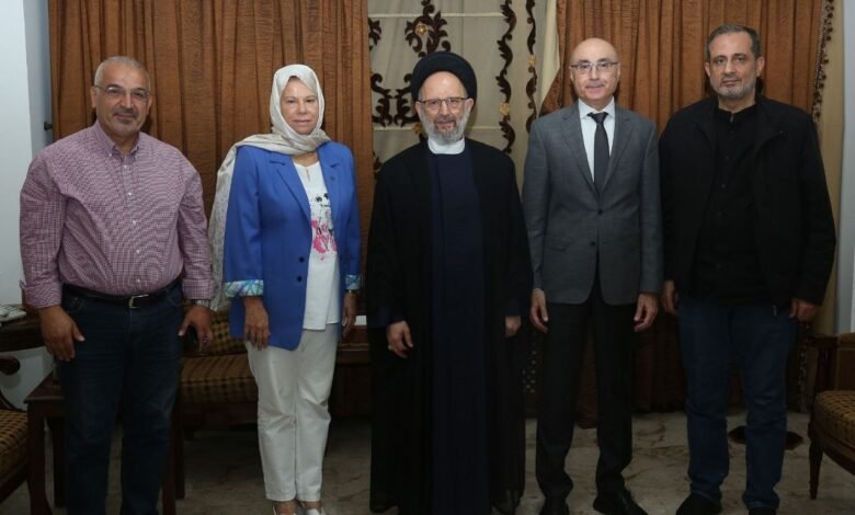العلامة فضل الله يستقبل وفدًا من دار الأيتام الإسلامية
