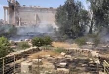 اندلع حريق في الأعشاب اليابسة داخل محيط قلعة بعلبك