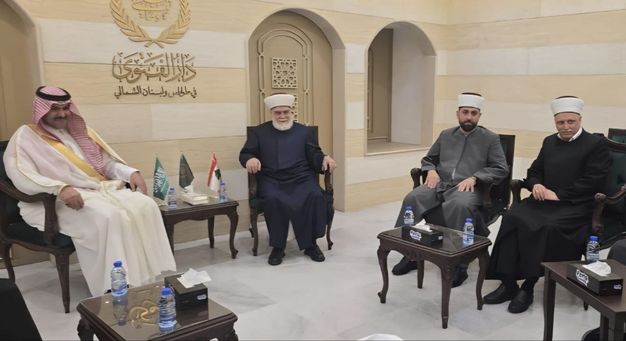 مفتي طرابلس يستقبل السفير السعودي... إشادة بدور المملكة وترحيب واسع من المصلّين