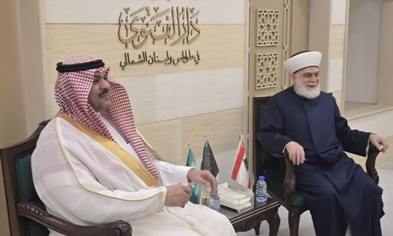 مفتي طرابلس يستقبل السفير السعودي... إشادة بدور المملكة وترحيب واسع من المصلّين