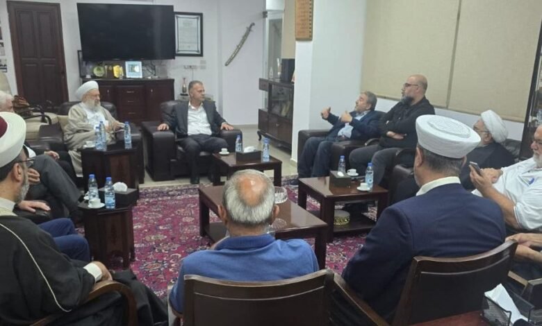 وفد من «اللقاء الوطني» يزور رئيس الاتحاد العالمي لعلماء المقاومة الشيخ ماهر حمود
