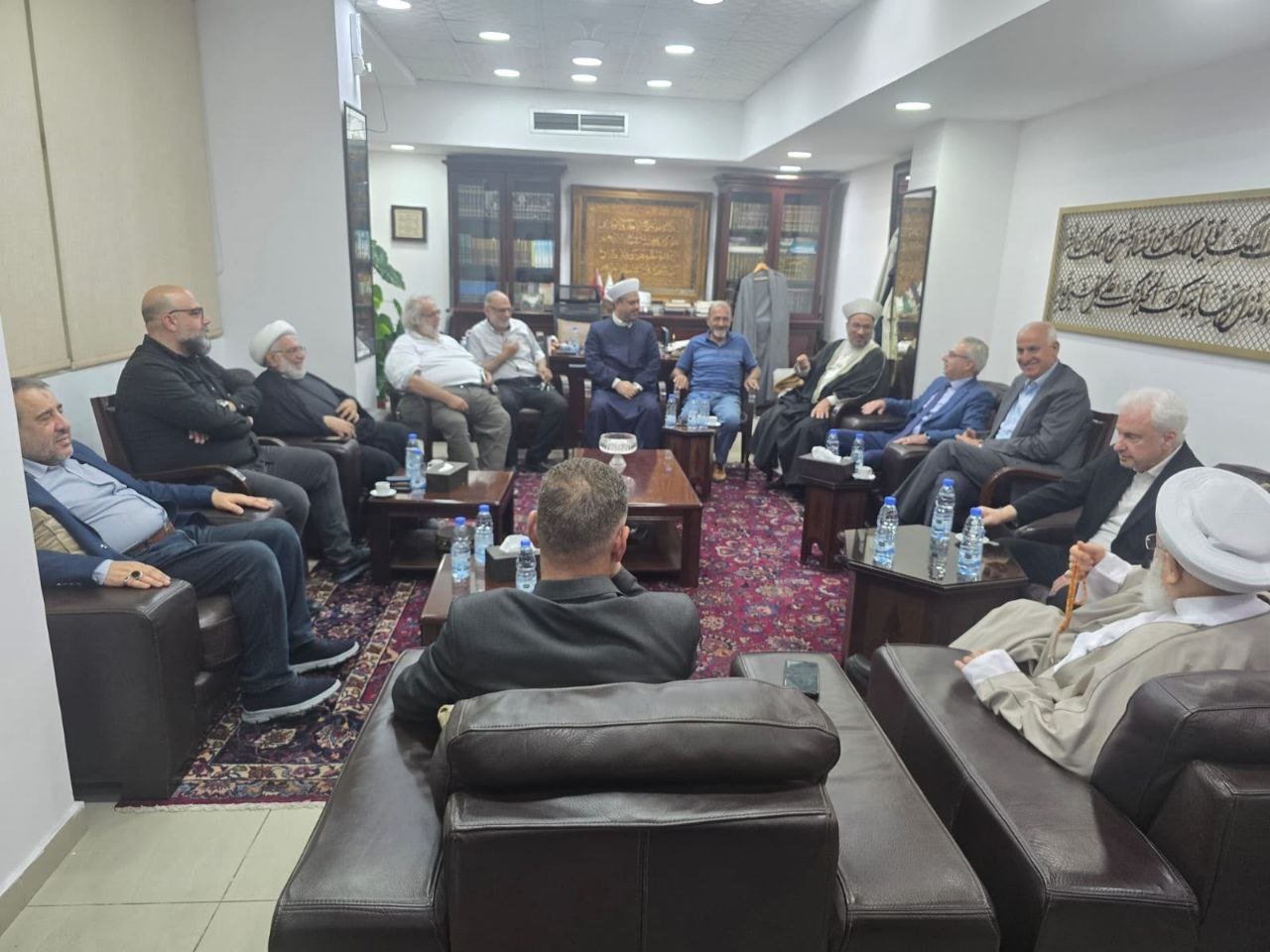 وفد من «اللقاء الوطني» يزور رئيس الاتحاد العالمي لعلماء المقاومة الشيخ ماهر حمود