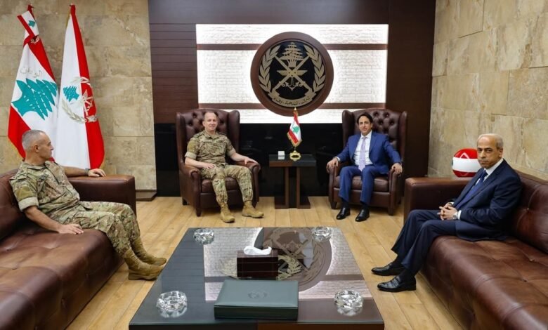 سفير لبنان في ماليزيا ماهر خير يرافقه اللواء الركن محمد خير يزور قائد الجيش العماد رودولف هيكل