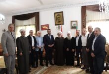 وفد «اللقاء الوطني» يزور الشيخ نصر الدين الغريب في كفرمتى.