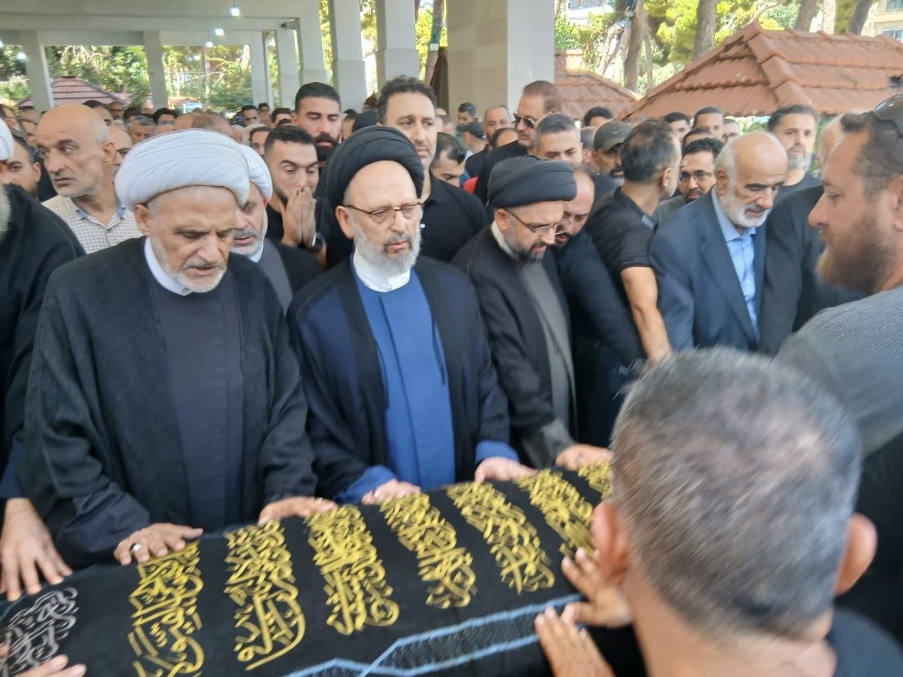 وداعٌ حزين للحاج أحمد محمود قليط… السيّد علي فضل الله يؤمّ الصلاة على جثمانه في روضة الشهيدين