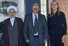 وفد من مكتب العلامة فضل الله يقدّم التعازي بوفاة الملك هارالد الخامس في السفارة النروجية