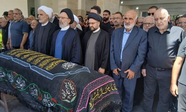 وداعٌ حزين للحاج أحمد محمود قليط… السيّد علي فضل الله يؤمّ الصلاة على جثمانه في روضة الشهيدين