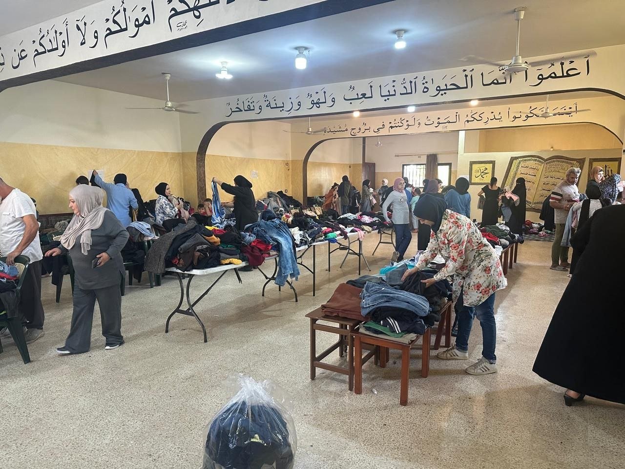 ثلاثة أيام من العطاء… توزيع الألبسة على أكثر من ١٠٠٠ شخص في المنية والنبي كزيبر