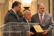 الأستاذ أركان السبلاني… تكريمٌ لقامةٍ تربويةٍ وطنية، وعطاءٌ إنسانيٌّ يترك بصمته في ذاكرة الوطن
