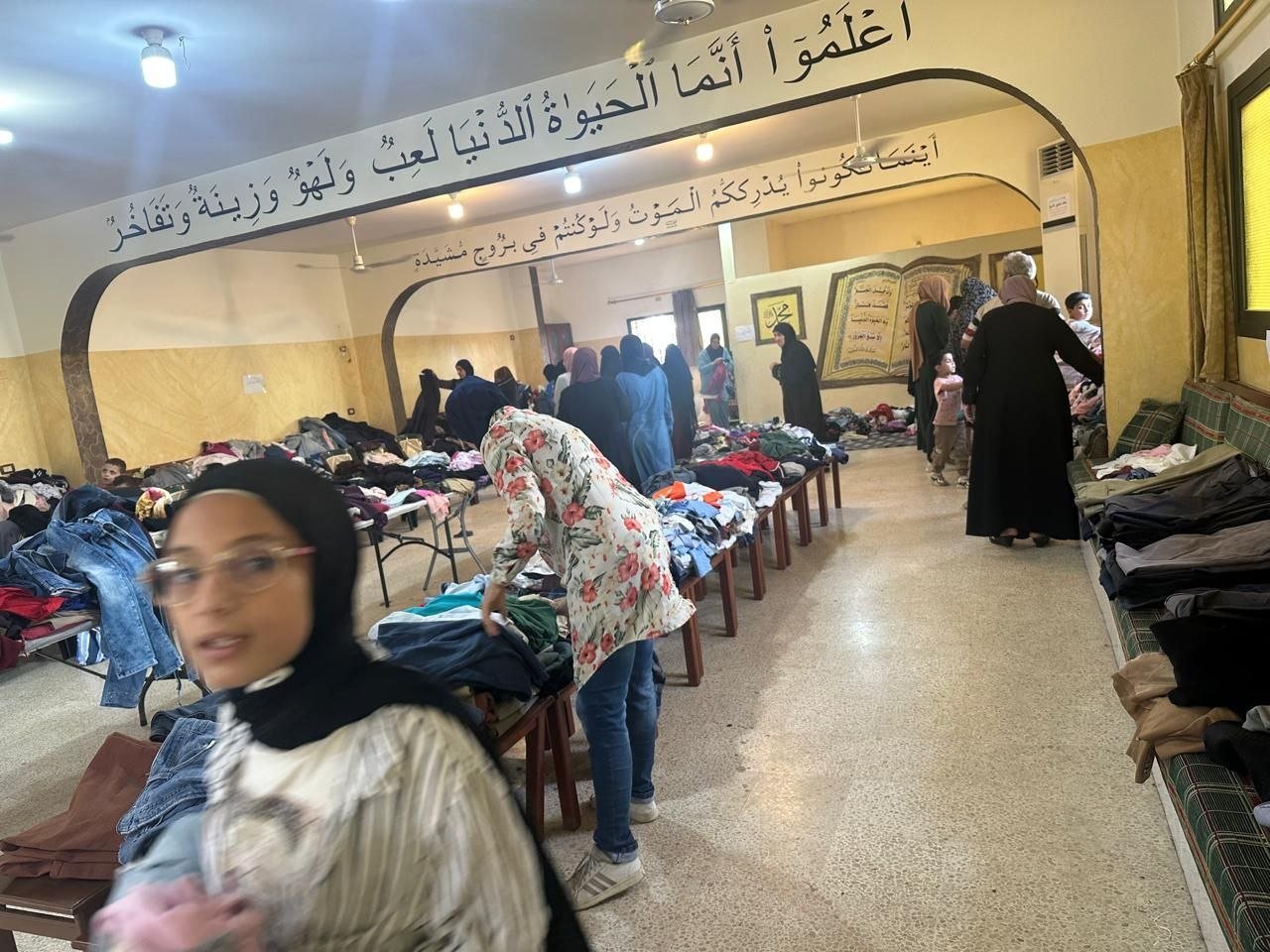 ثلاثة أيام من العطاء… توزيع الألبسة على أكثر من ١٠٠٠ شخص في المنية والنبي كزيبر