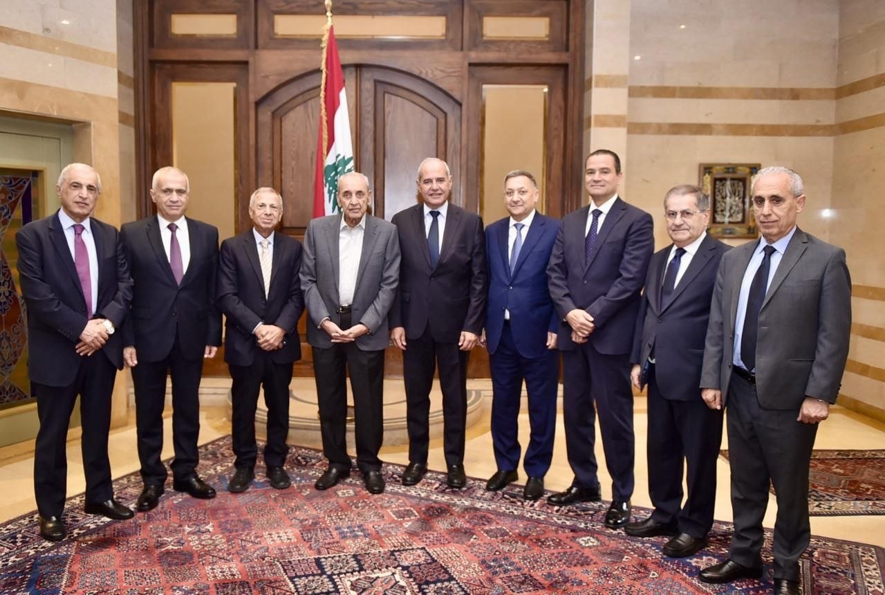 الرئيس بري تسلّم المذكرة النيابية المطالبة بالتمسك بقوات اليونيفيل خلال لقائه وفداً نيابياً، وتابع نشاطه في عين التينة